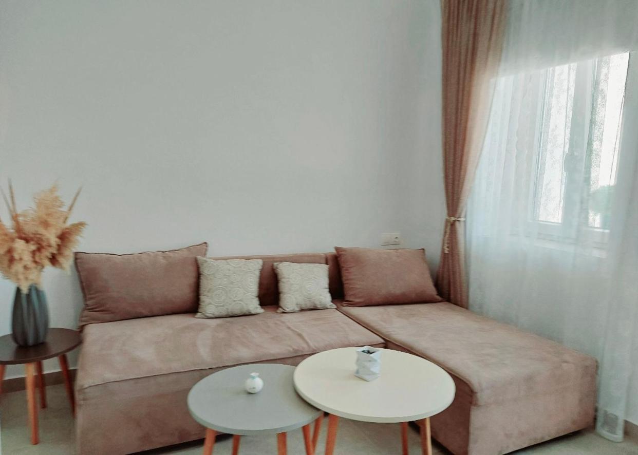Lor Apparemment In Center Of Adamas Apartman Kültér fotó